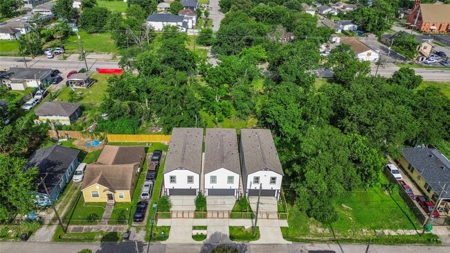 Building Photo - 2015 Brackenridge St