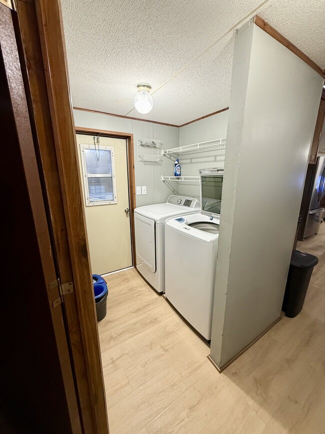 Building Photo - 930 E Murray Dr