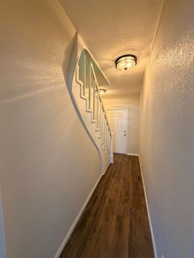 Building Photo - 651 W Bruce St