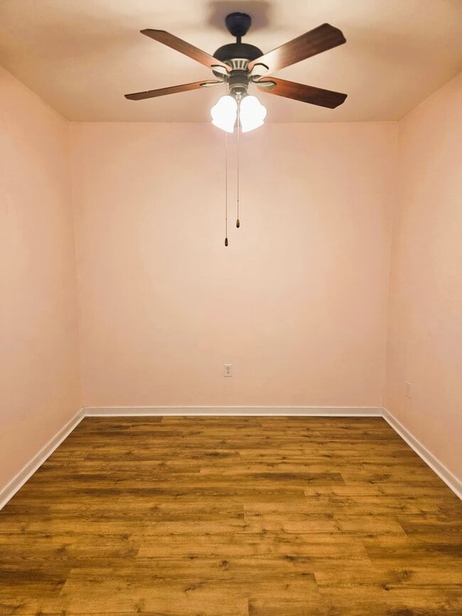 Building Photo - Ashley Village Townhome with all new LPV flooring and paint.