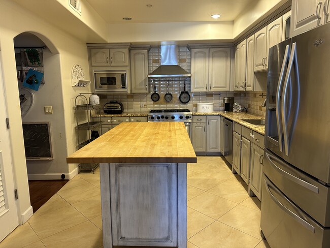 Building Photo - 12026 Rhode Island Ave