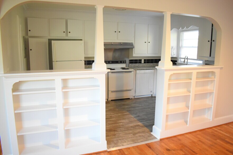 Building Photo - 2103 Pender Ave