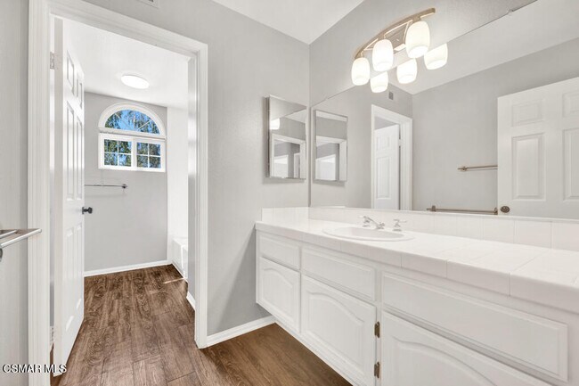 Building Photo - 852 Admiral Ct