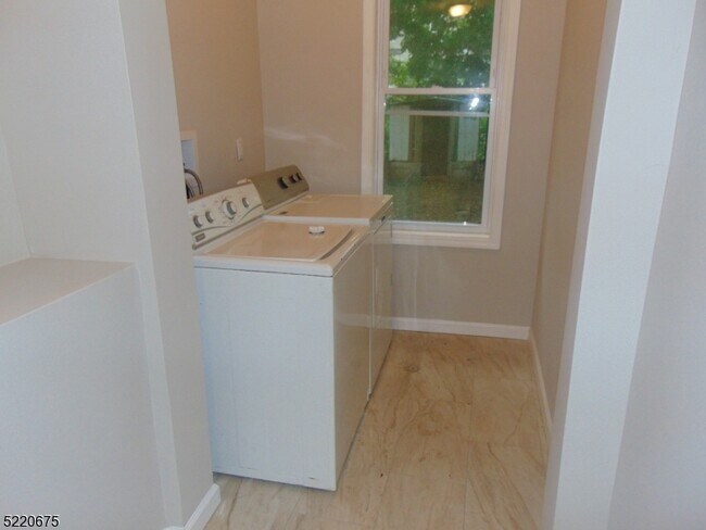 Building Photo - 75 N 11th St