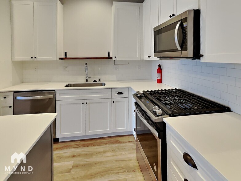 Building Photo - 7023 42nd Ave S