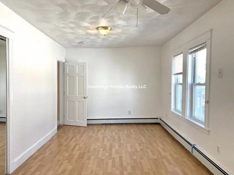 Building Photo - 60 Linwood St