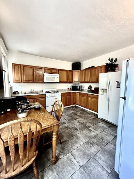 Building Photo - 322 Edgewood Ave