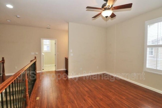 Building Photo - 217 Barnhill Dr