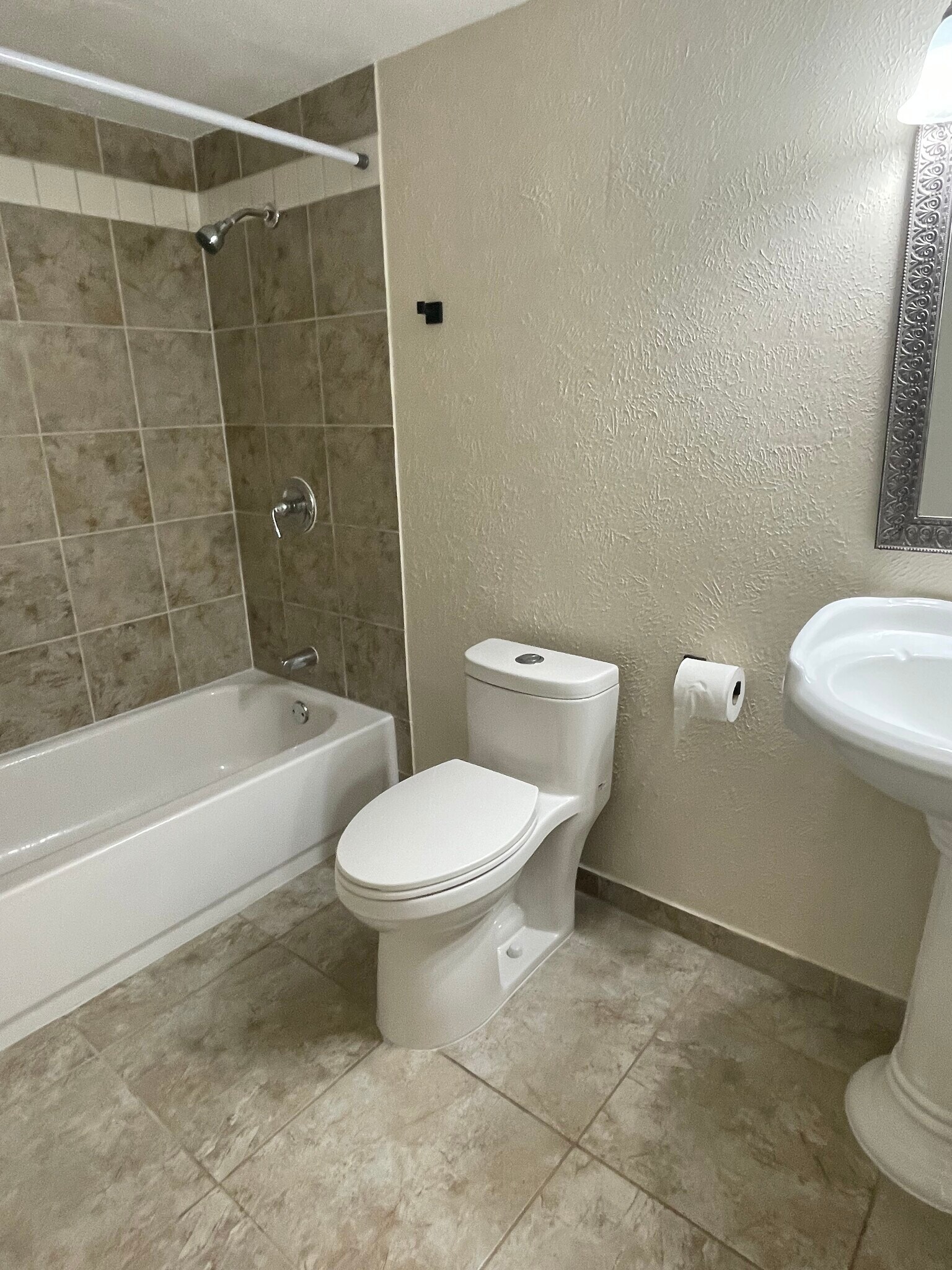 Building Photo - 7206 Nutmeg Ln