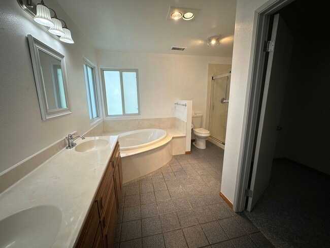 Building Photo - West-End Ramona 3BR Ranch on 2 Acres – Easy Poway Commute