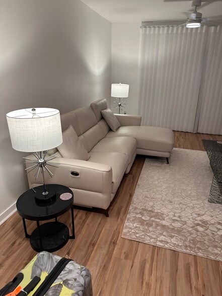New floor- furniture for staging - 421 Olohana St