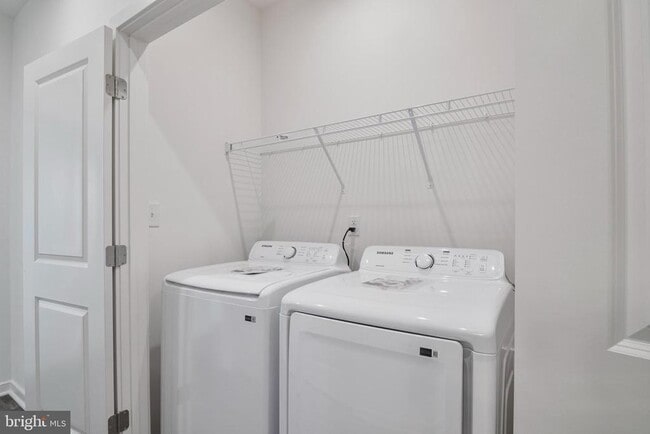 Building Photo - 20935 Bluebird Sq