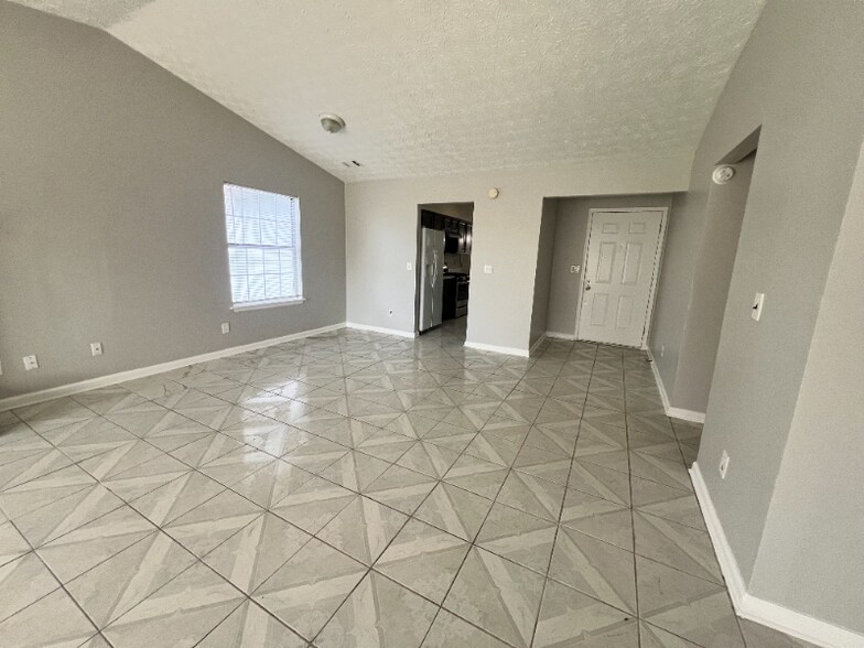 Building Photo - 324 Blue Heron Dr