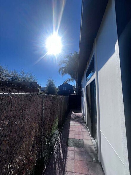 Building Photo - 724 37th St