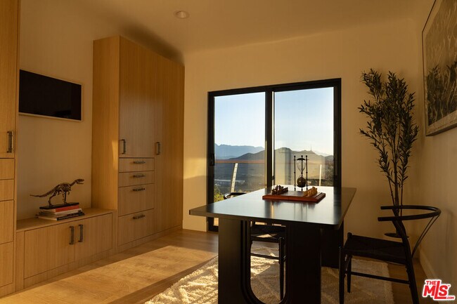 Building Photo - 7802 Torreyson Dr