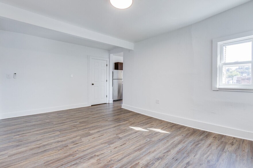 Building Photo - 826 E Warrington Ave