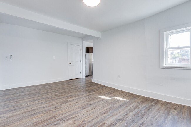 Building Photo - 826 E Warrington Ave