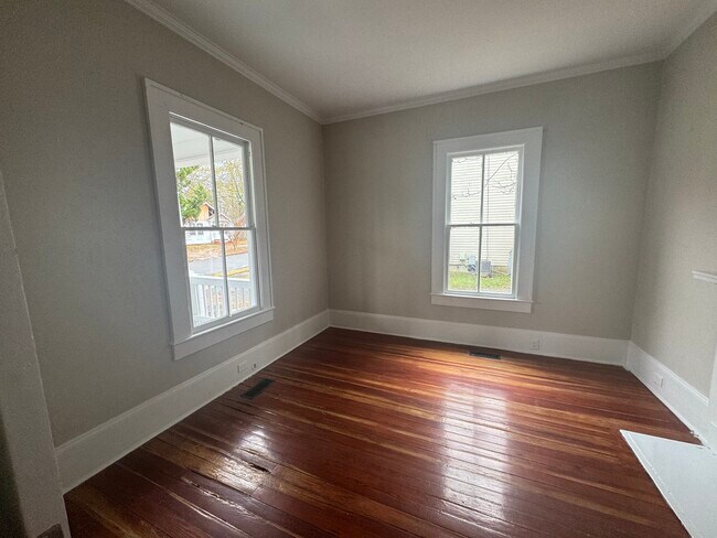 Building Photo - 363 Ebenezer Ave