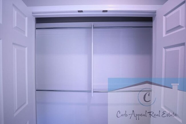 Building Photo - First month move in special $800!! Beautiful 2 bed 2 bath duplex, includes washer and dryer