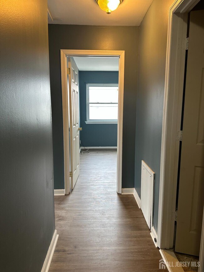 Building Photo - 7 Logan Ct