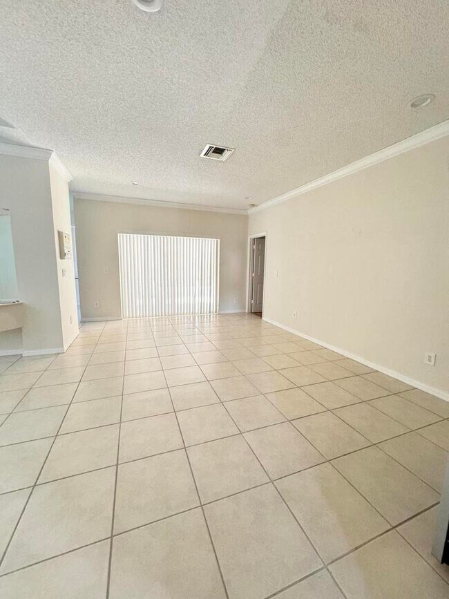 Building Photo - 10895 Fillmore Dr