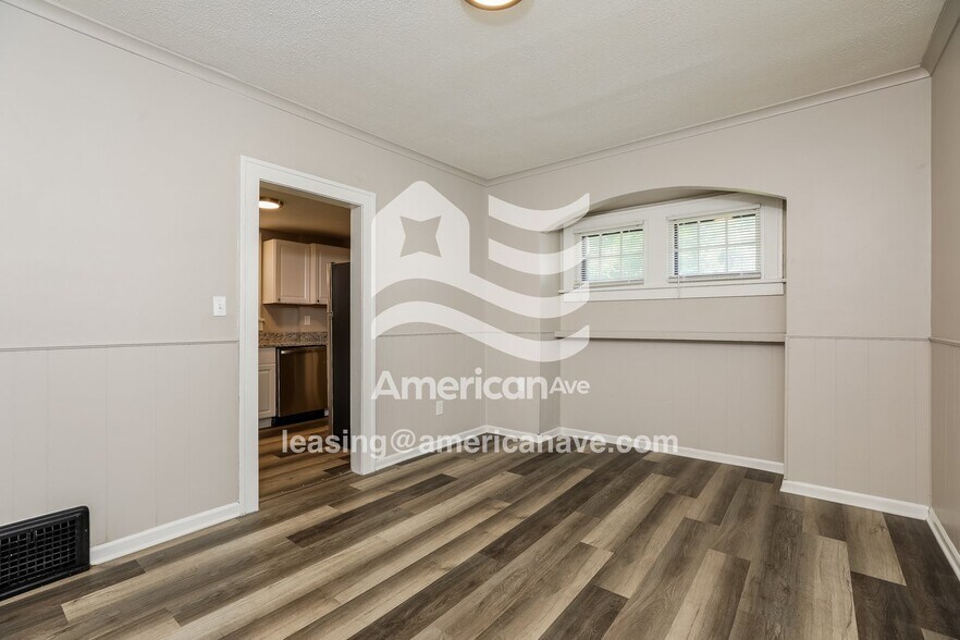 Building Photo - 1734 Brussels St