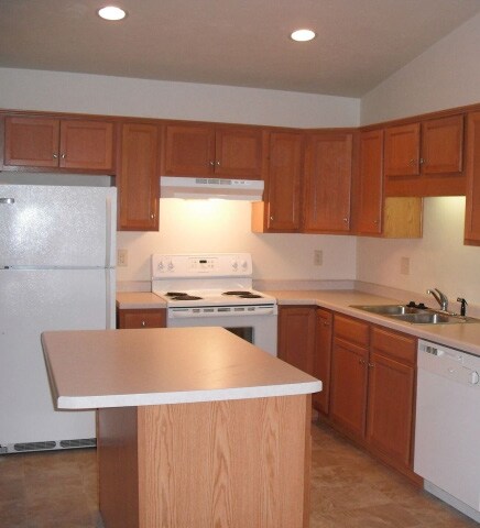 Kitchen - WARRINGTON ESTATES