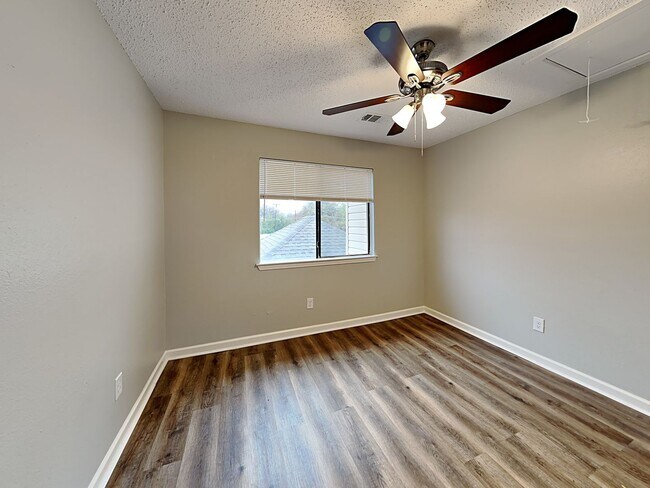 Building Photo - 3 BR/2BA | Newly Renovated Single Family in Dallas | Fenced Backyard | Located Near The Great Tri...