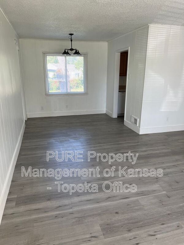 Building Photo - 3643 SW Clare Ave