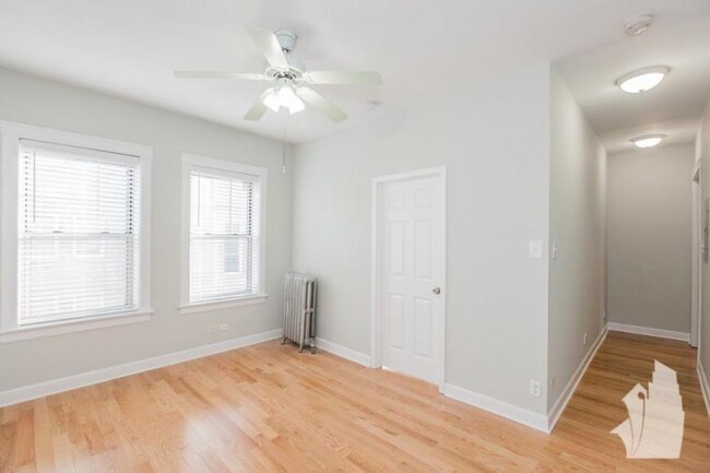 Building Photo - 1 bedroom in Chicago IL 60640