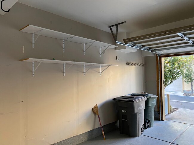 Building Photo - Mandrake Townhome
