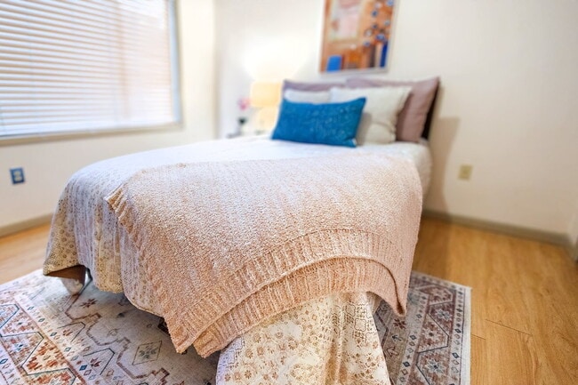 Building Photo - 3 Bed Beauty in Belhaven-FURNISHED