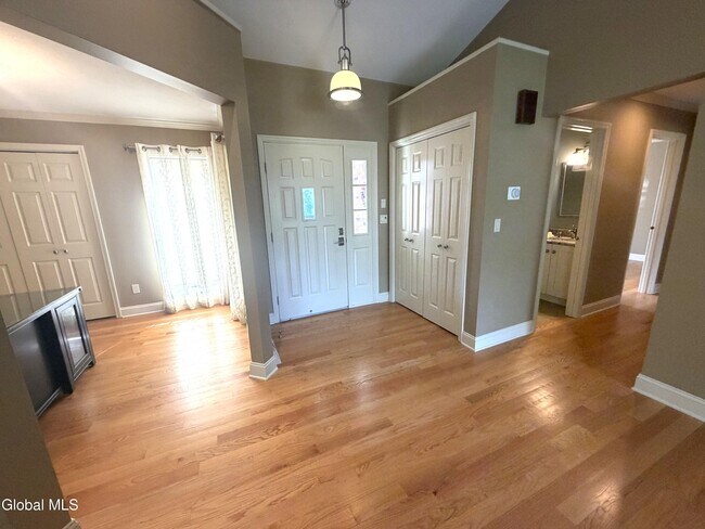 Building Photo - 53 Huntleigh Dr