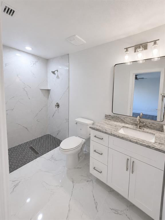 Building Photo - 7016 Golf Club Dr