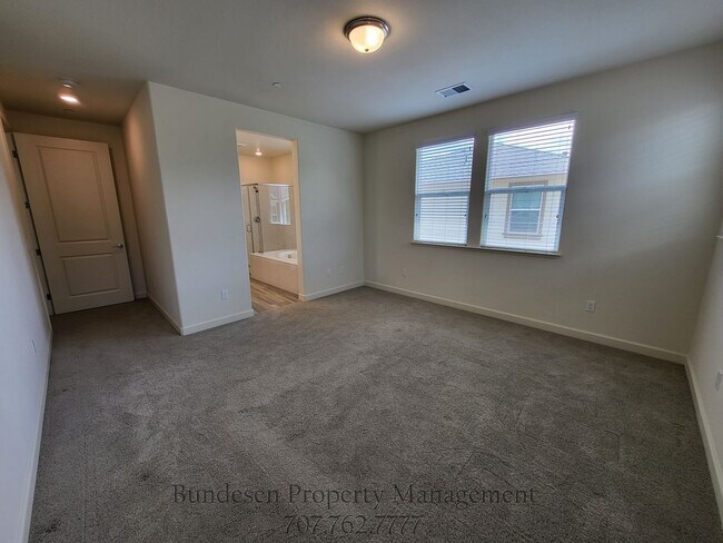 Building Photo - Beautiful 4 Bed / 3 Bath Home in Desirable WillowGlen Community ~7610 Wildrose Way, Rohnert Park