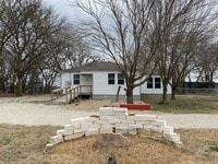 Building Photo - 2 BEDROOM COUNTRY LIVING