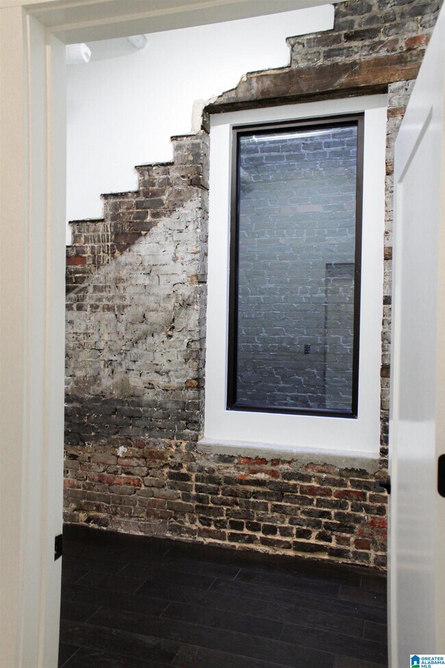 Building Photo - 1620 3rd Ave N