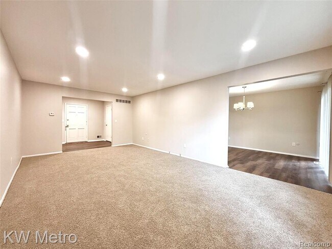 Building Photo - 27654 Echo Valley W