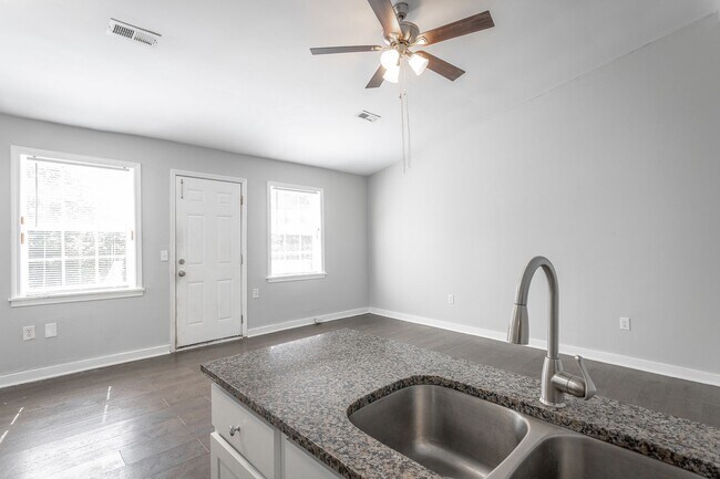 Building Photo - 100 Creeks Bend Dr