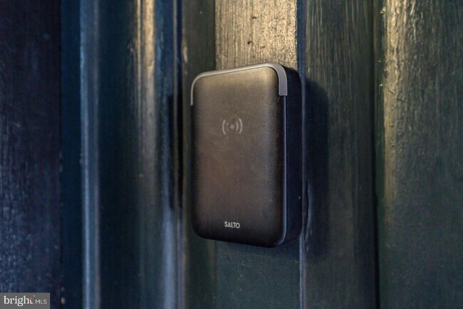 Building Photo - 303 Vine St