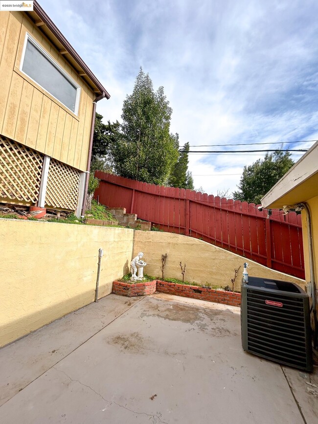 Building Photo - 7442 Hillmont Dr