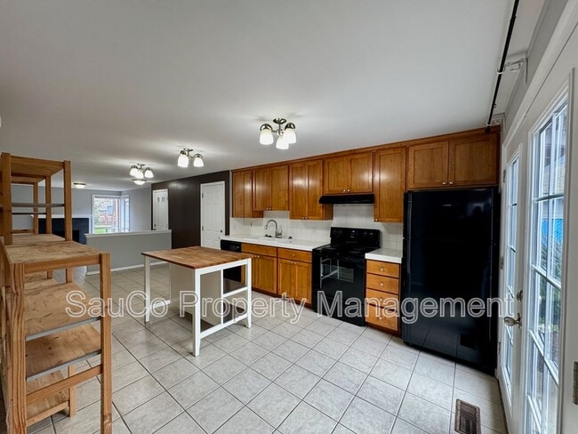 Building Photo - 1734 NE Bryant St