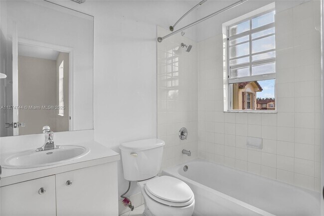 Building Photo - 1490 NE 33rd Ave