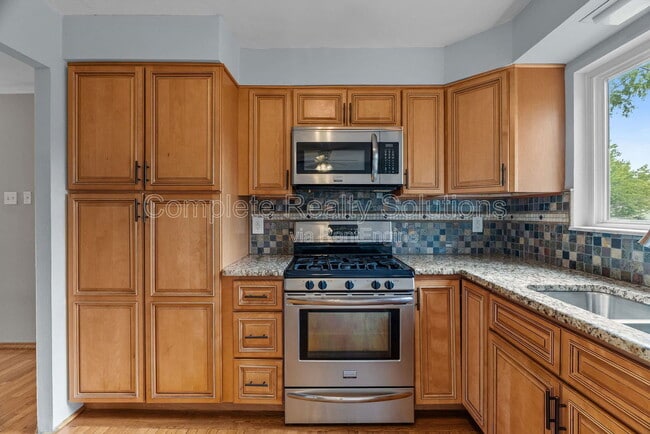 Building Photo - 12464 Glengate Dr