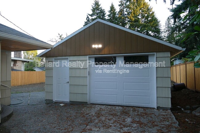 Building Photo - 2127 N 160th St
