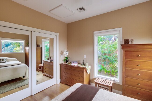 Building Photo - 2455 Presidio Dr