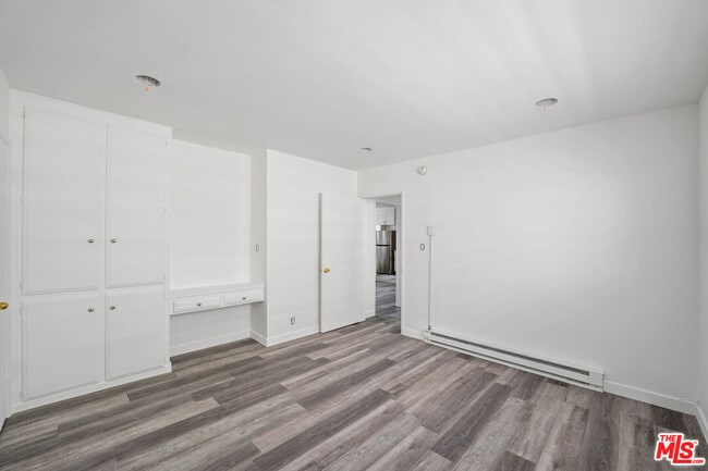 Building Photo - 733 Hayworth Ave