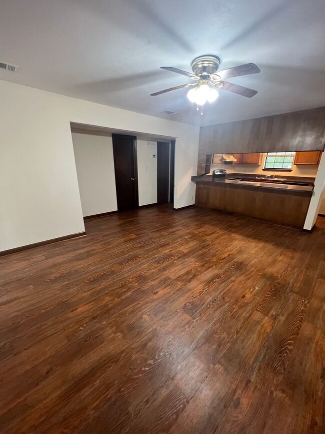 Building Photo - 1233 Cross Creek Cir