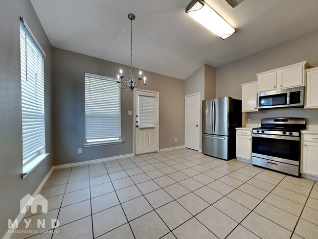 Building Photo - 21635 Falvel Sunset Ct