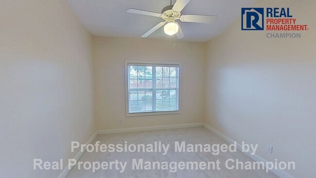 Building Photo - 3 BD/2.5 BA Townhouse w/Open Floorplan, Split Bedrooms and Garage